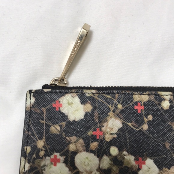 Givenchy Pouch - Picture 3 of 4